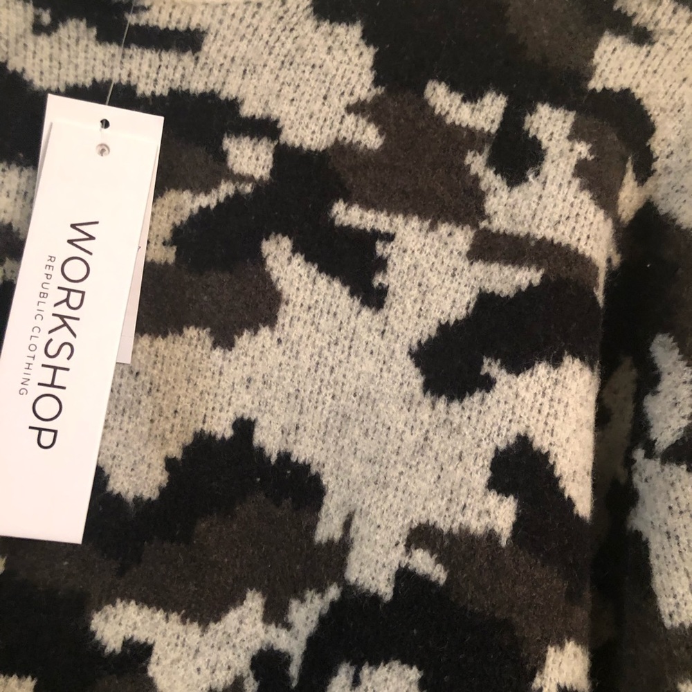NWT Workshop Camouflage High Low Sweater Size XS - Picture 6 of 12